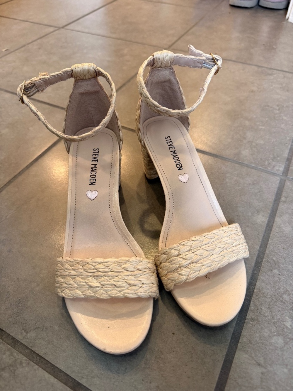 Steve Madden Straw Sandal with Strap Girls Size 4 (Women’s Size 6)